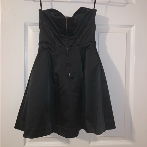 Bebe strapless black dress. Size 0. Wore once - Picture 4 of 4